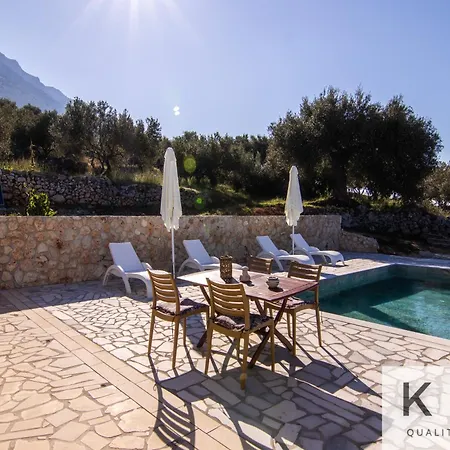 فيلة Skoumas Surrounded By Olive Trees! *