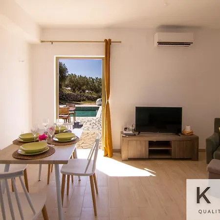 فيلة Skoumas Surrounded By Olive Trees! Vlachata