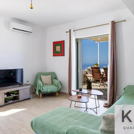 Skoumas Surrounded By Olive Trees! فيلة *