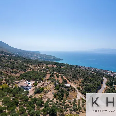 Skoumas Surrounded By Olive Trees! فيلة Vlachata