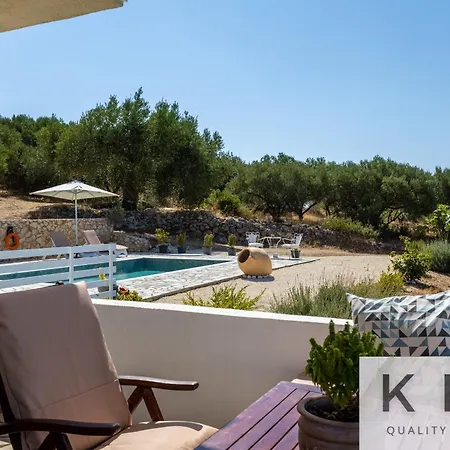 فيلة Skoumas Surrounded By Olive Trees!